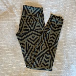 Lululemon leggings green and black geometric print size 6